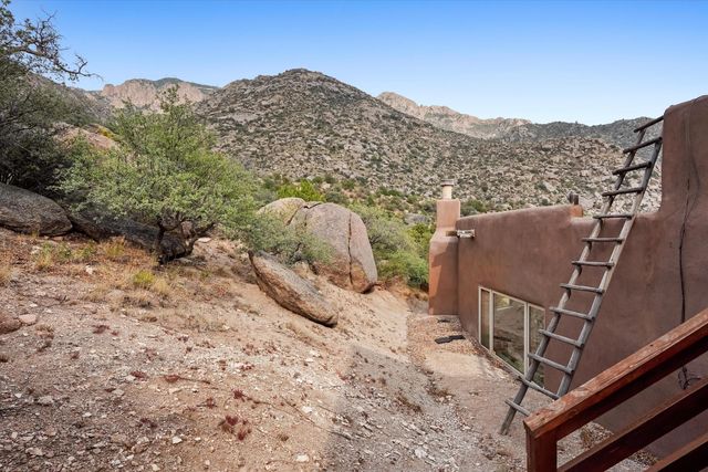 303 Spring Creek Place NE, Albuquerque, NM 87122