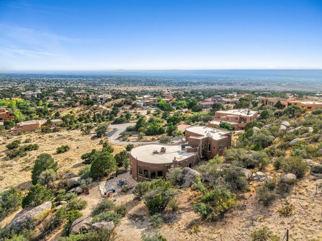 303 Spring Creek Place NE, Albuquerque, NM 87122