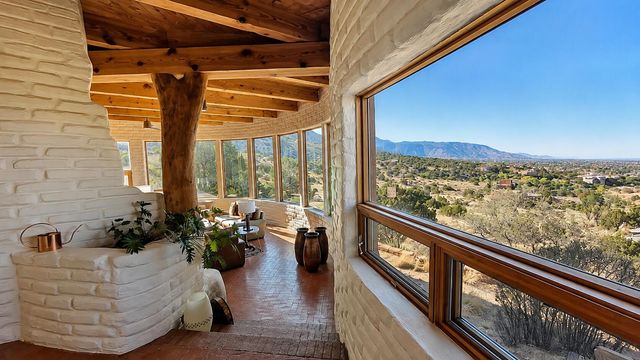 303 Spring Creek Place NE, Albuquerque, NM 87122