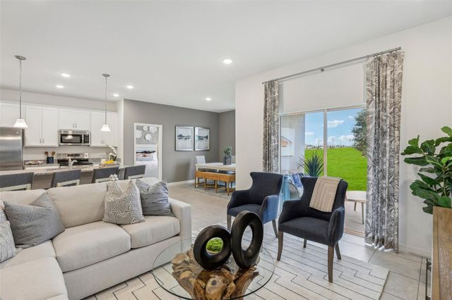 1733 BLUE LAGOON CIRCLE, Mascotte, FL 34753