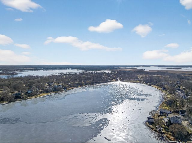 42319 N Woodbine Avenue, Antioch, IL 60002