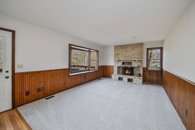 39W150 Campton Hills Drive, St. Charles, IL 60175