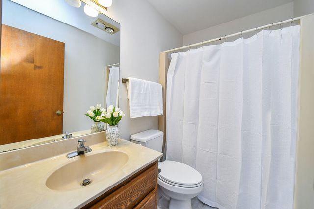 39W150 Campton Hills Drive, St. Charles, IL 60175