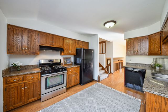 39W150 Campton Hills Drive, St. Charles, IL 60175