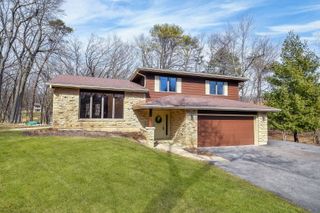 39W150 Campton Hills Drive, St. Charles, IL 60175