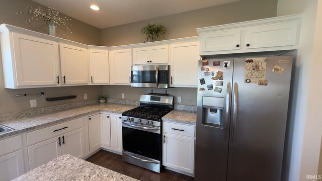 12853 King Fish Court, Middlebury, IN 46540
