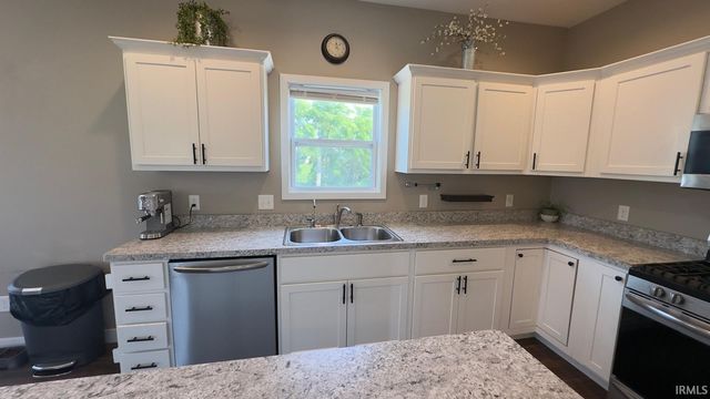 12853 King Fish Court, Middlebury, IN 46540