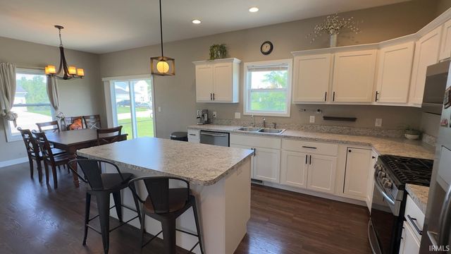12853 King Fish Court, Middlebury, IN 46540