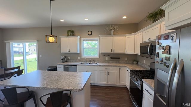 12853 King Fish Court, Middlebury, IN 46540