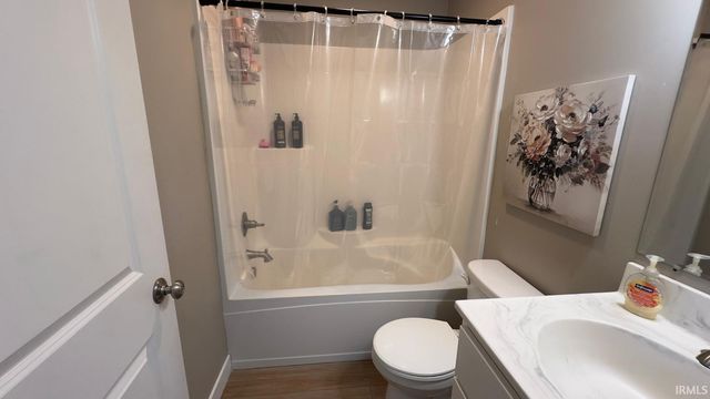 12853 King Fish Court, Middlebury, IN 46540