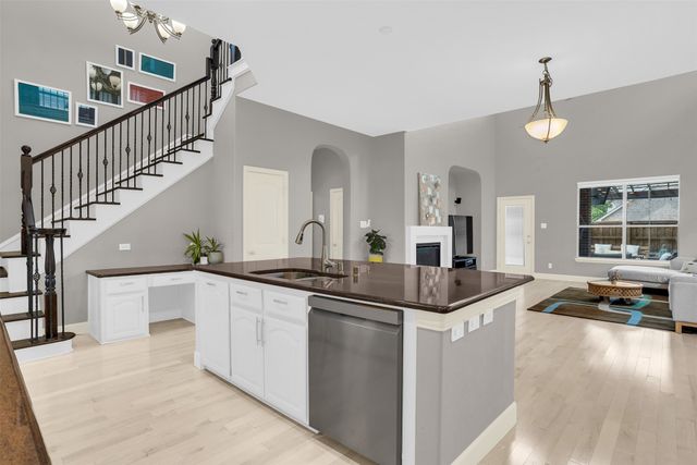 8631 Lohr Valley Road, Irving, TX 75063