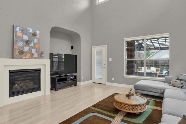 8631 Lohr Valley Road, Irving, TX 75063