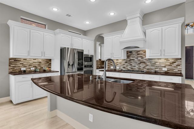 8631 Lohr Valley Road, Irving, TX 75063