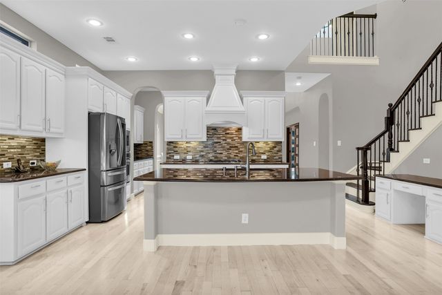 8631 Lohr Valley Road, Irving, TX 75063