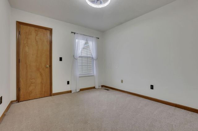 7352 Old Creek Lane, Canal Winchester, OH 43110