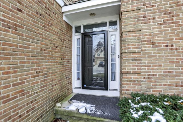 7352 Old Creek Lane, Canal Winchester, OH 43110