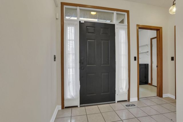 7352 Old Creek Lane, Canal Winchester, OH 43110