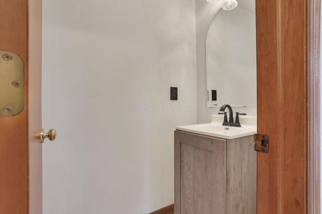 7352 Old Creek Lane, Canal Winchester, OH 43110