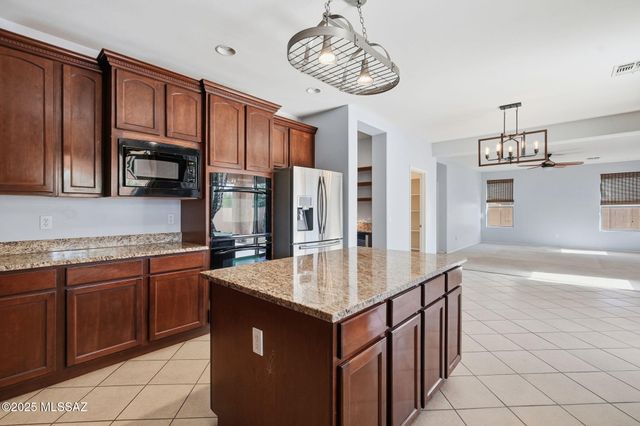 725 W Camino Tunera, Sahuarita, AZ 85629