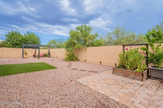 725 W Camino Tunera, Sahuarita, AZ 85629