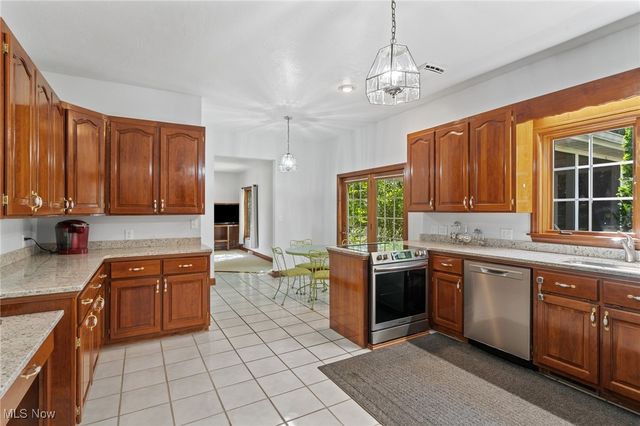 100 Merlot Court, Doylestown, OH 44230