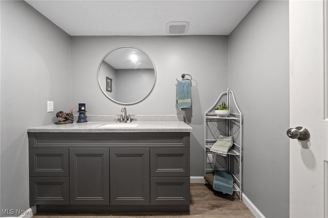 100 Merlot Court, Doylestown, OH 44230