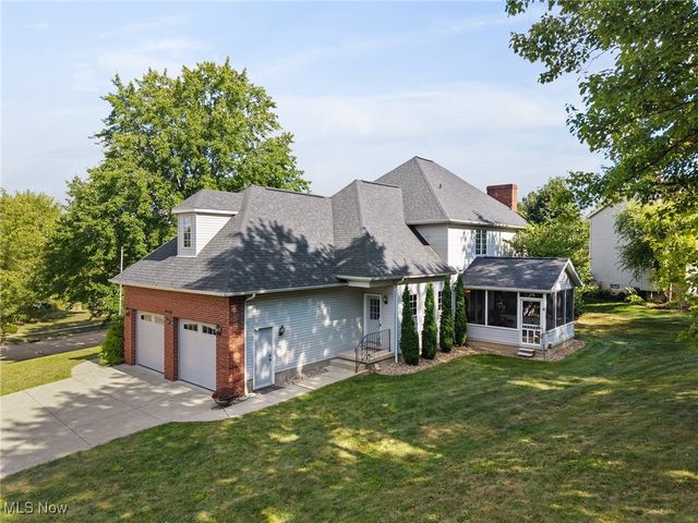 100 Merlot Court, Doylestown, OH 44230