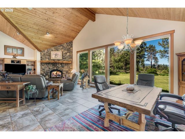 64464 COLLINS Rd, Bend, OR 97703