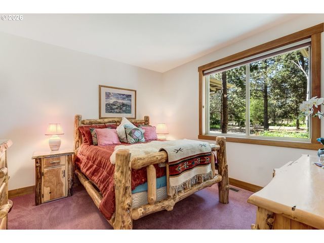 64464 COLLINS Rd, Bend, OR 97703
