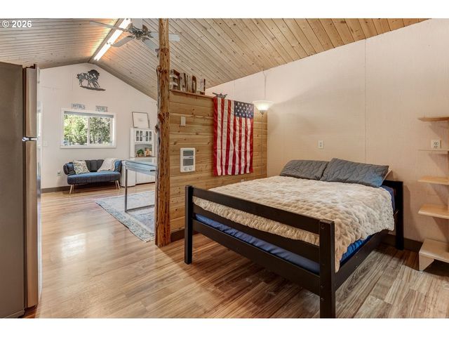 64464 COLLINS Rd, Bend, OR 97703