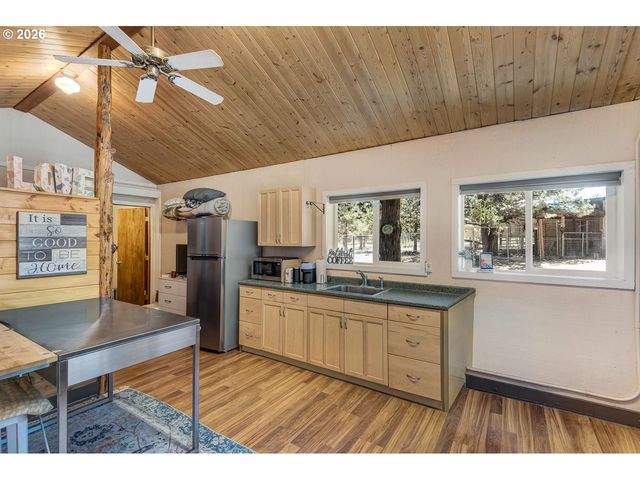 64464 COLLINS Rd, Bend, OR 97703