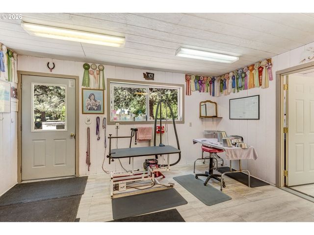 64464 COLLINS Rd, Bend, OR 97703
