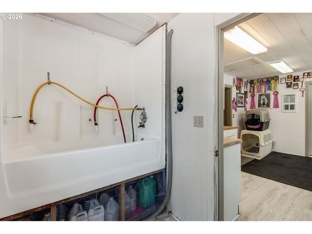 64464 COLLINS Rd, Bend, OR 97703