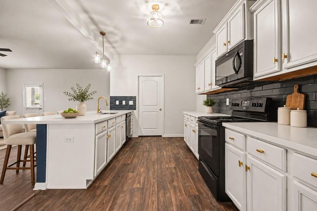 12027 Windage Drive, La Marque, TX 77568