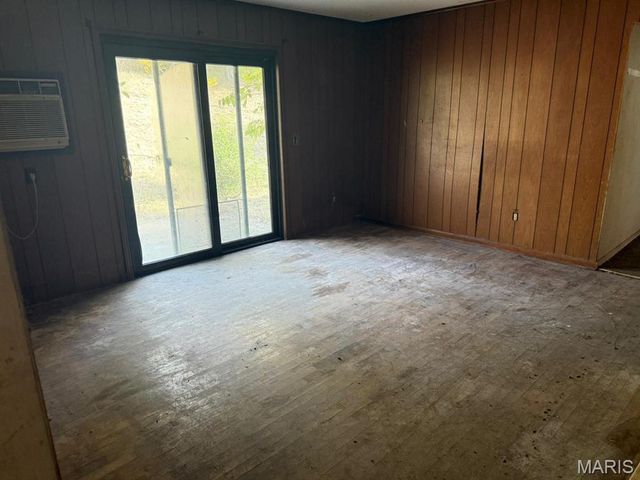 12 Smith Lane, New Florence, MO 63363