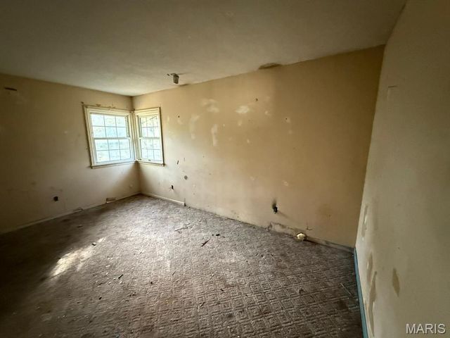 12 Smith Lane, New Florence, MO 63363