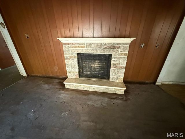 12 Smith Lane, New Florence, MO 63363