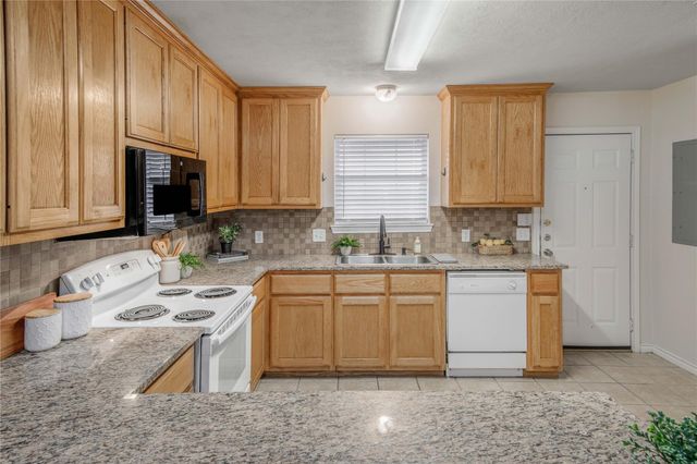 901 Crepe Myrtle ST, College Station, TX 77845