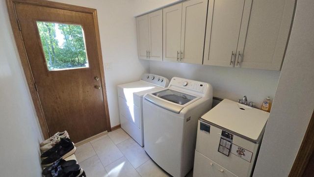 3985 S Stonewood ROAD, New Berlin, WI 53151