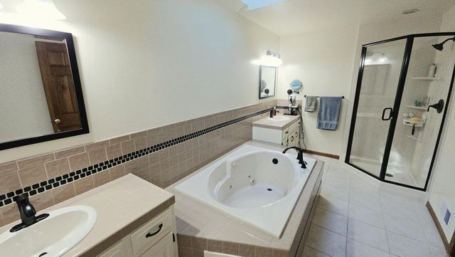 3985 S Stonewood ROAD, New Berlin, WI 53151