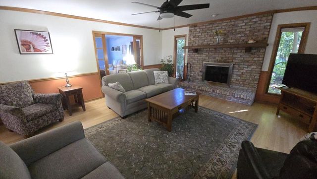 3985 S Stonewood ROAD, New Berlin, WI 53151