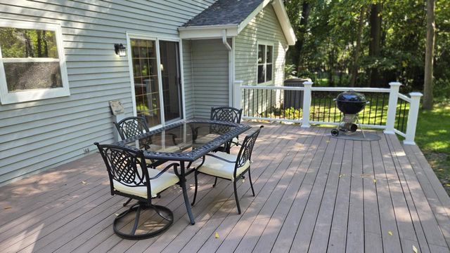 3985 S Stonewood ROAD, New Berlin, WI 53151