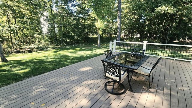 3985 S Stonewood ROAD, New Berlin, WI 53151