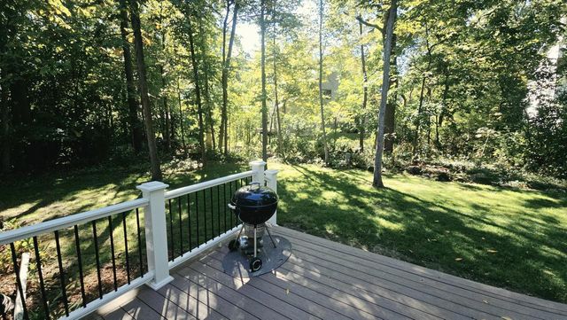 3985 S Stonewood ROAD, New Berlin, WI 53151