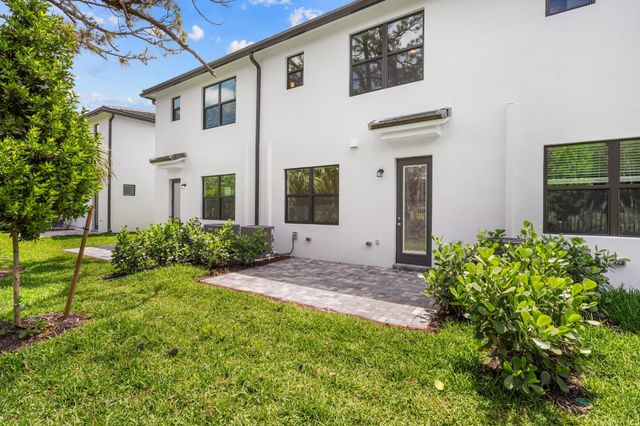 4315 Efendi Drive, Lantana, FL 33462