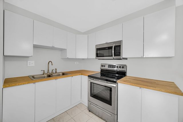 8636 Grand Avenue 1D, River Grove, IL 60171