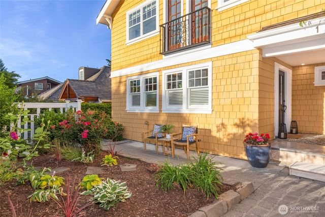 1126 33rd Avenue S, Seattle, WA 98144