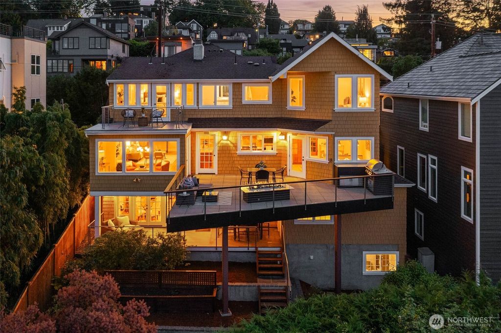 1126 33rd Avenue S, Seattle, WA 98144