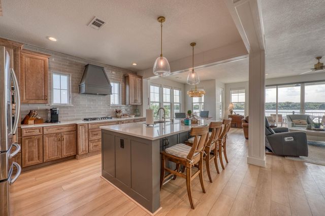 718 County Road 136B, Kingsland, TX 78639