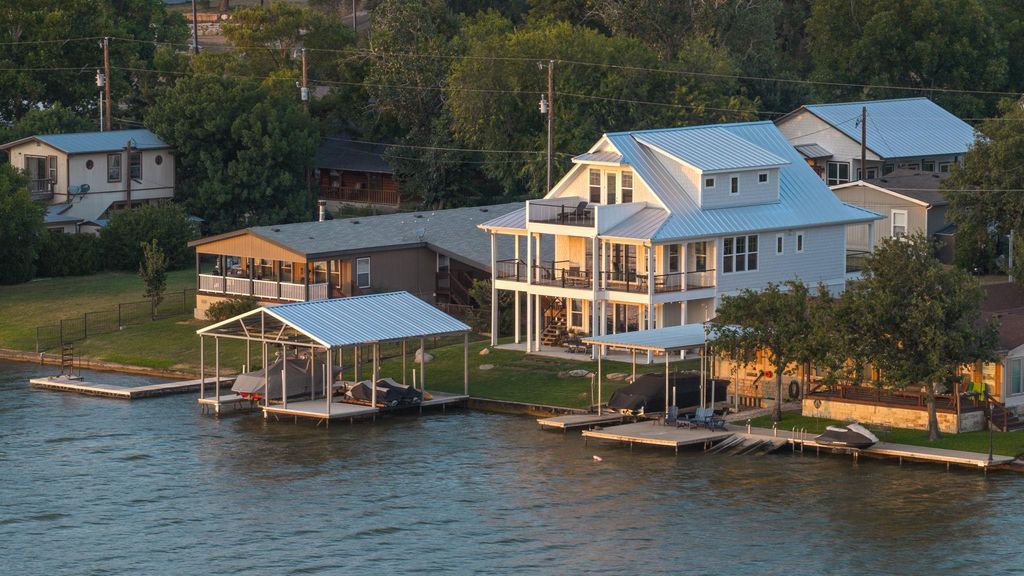 718 County Road 136B, Kingsland, TX 78639